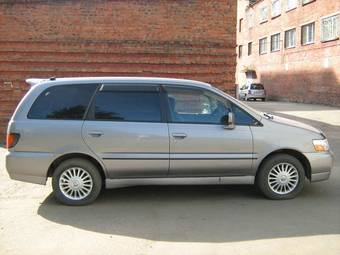 2000 Nissan Bassara Pictures