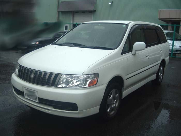 2001 Nissan Bassara Pictures
