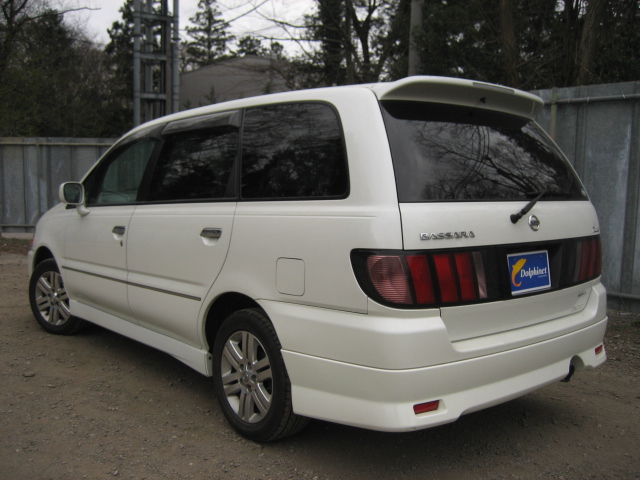 2001 Nissan Bassara Pictures
