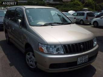 2001 Nissan Bassara Pictures