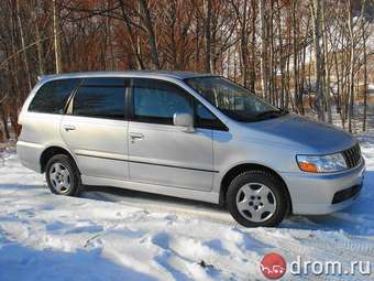 2001 Nissan Bassara Pictures