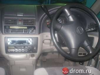 2001 Nissan Bassara Photos