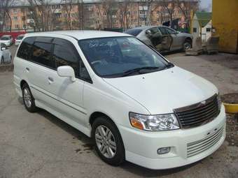 2001 Nissan Bassara Images