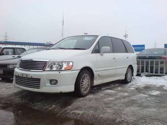 2001 Nissan Bassara Photos