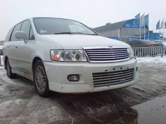 2001 Nissan Bassara Pictures