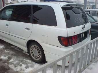 2001 Nissan Bassara Photos
