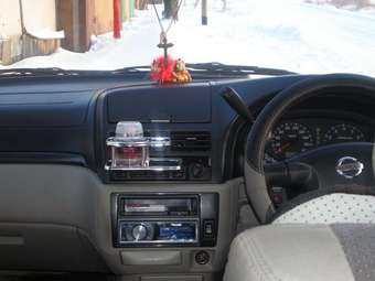 2001 Nissan Bassara Pics