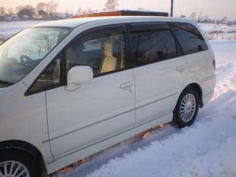 2001 Nissan Bassara Photos