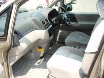 2001 Nissan Bassara Pictures