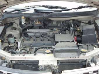 2001 Nissan Bassara Pictures