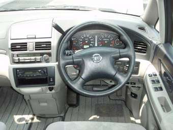 2001 Nissan Bassara Photos