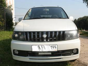 2001 Nissan Bassara Photos