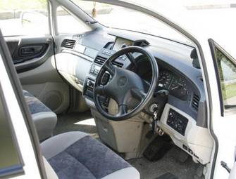 2001 Nissan Bassara Pictures