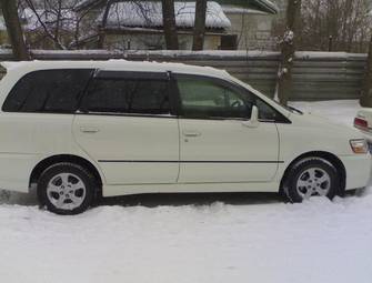 2001 Nissan Bassara Photos
