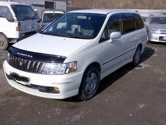 2001 Nissan Bassara Pics