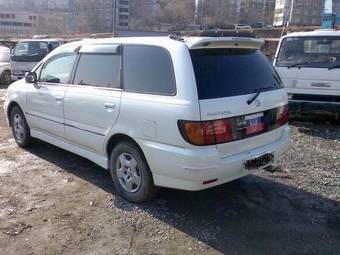 2001 Nissan Bassara Pictures