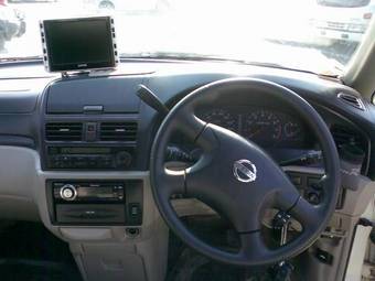 2001 Nissan Bassara Pictures