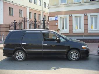 2001 Nissan Bassara Pictures