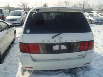 2001 Nissan Bassara Pictures
