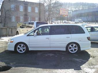 2001 Nissan Bassara Pictures