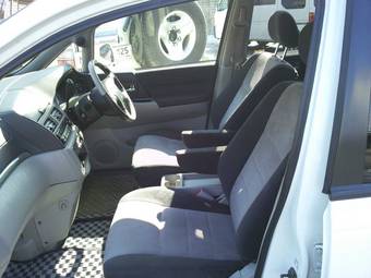 2001 Nissan Bassara Pictures