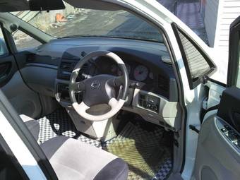 2001 Nissan Bassara Pictures