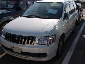 2001 Nissan Bassara Pictures