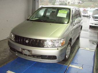 2001 Nissan Bassara Pictures