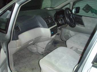 2001 Nissan Bassara Photos