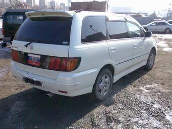 2001 Nissan Bassara Photos