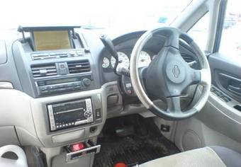 2001 Nissan Bassara Pictures