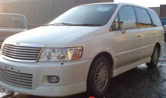 2001 Nissan Bassara Photos