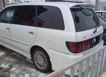 2001 Nissan Bassara Pictures