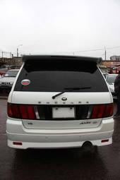 2001 Nissan Bassara Photos