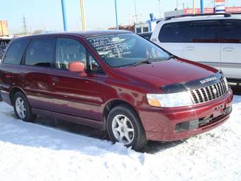 2001 Nissan Bassara Photos