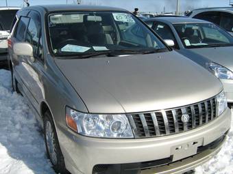 2001 Nissan Bassara Photos