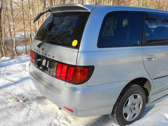 2001 Nissan Bassara Pictures