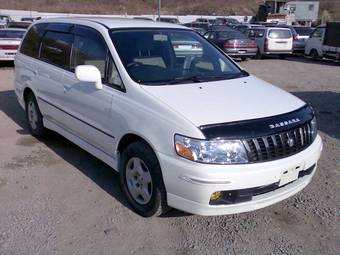 2001 Nissan Bassara Pictures