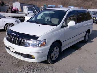 2001 Nissan Bassara Photos