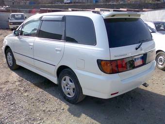 2001 Nissan Bassara Photos