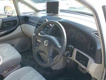 2001 Nissan Bassara Pictures