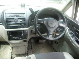 2001 Nissan Bassara Pictures