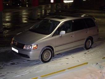 2001 Nissan Bassara Photos