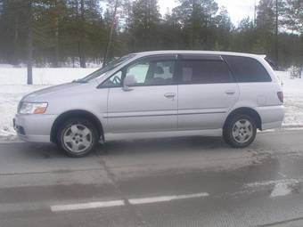 2001 Nissan Bassara Photos