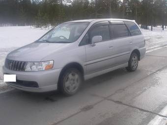 2001 Nissan Bassara Pictures