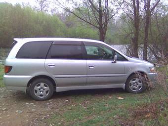 2001 Nissan Bassara Photos