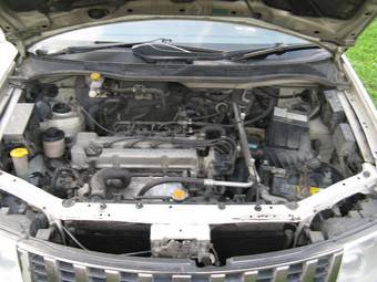 2001 Nissan Bassara Pictures