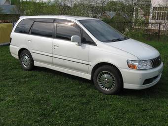 2001 Nissan Bassara Photos