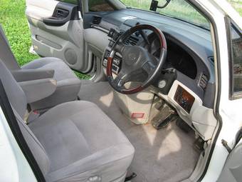 2001 Nissan Bassara Images