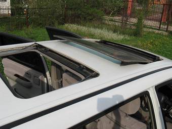 2001 Nissan Bassara Pictures